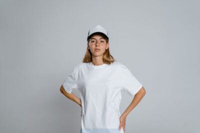 Ideas de outfits con playera blanca para mujer: estilos versátiles y fáciles de combinar