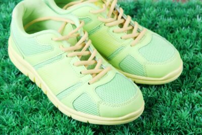 Cómo combinar tenis verdes para hombre y crear outfits modernos en México