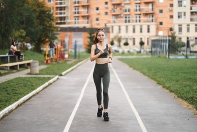 Errores comunes al empezar a correr y cómo evitarlos desde la primera semana