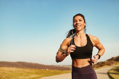 Qué conviene más para empezar: caminar rápido o trotar suave