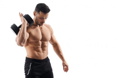 Entrenar fuerza en casa sin máquinas: qué sí funciona
